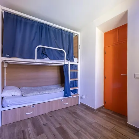 Hostal The Macarena *